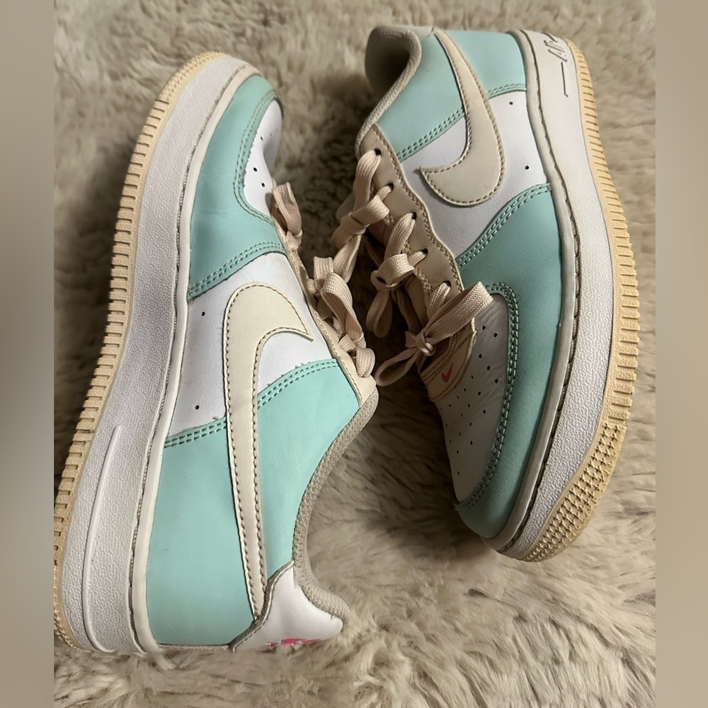Youth Kids Nike Air Force 1 Sneakers Emerald Rise/Guava Ice White Size 5Y